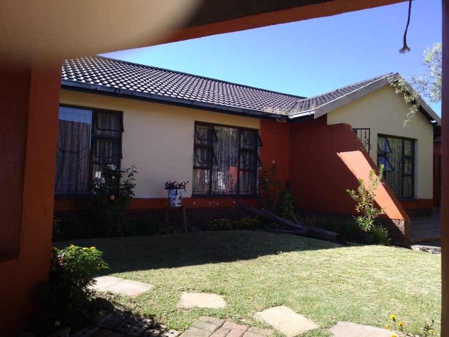 3 Bedroom Property for Sale in Molifi Tau Kloof Free State